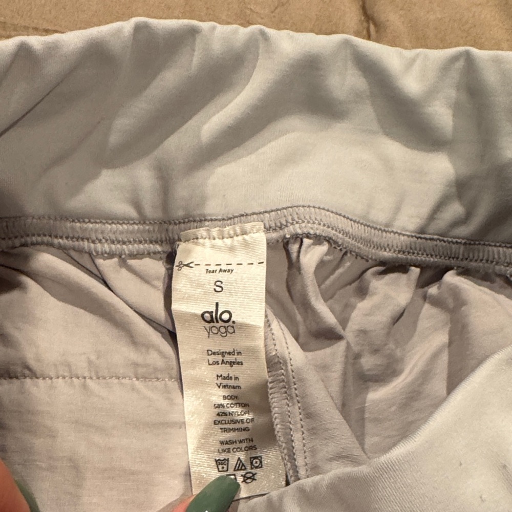 ALO Yoga Trackpant Joggers - Picture 2 of 8